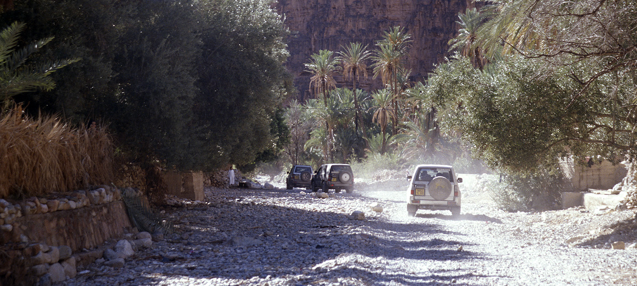 mar04_7_010 pano.jpg - Sud ouest, octobre-novembre 2004 canyon entre Kehmis et Im Ouzlag  Ektachrome 100 GX